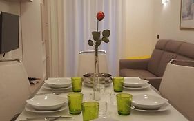 Karina House-check in H 24